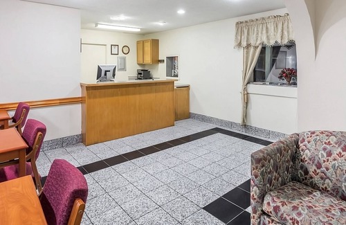 Austin Ave. House | Affordable and convenient unit in Knights Inn Franklin Ave Waco, Parking, Pet-Friendly! Near Cameron Park & Zoo