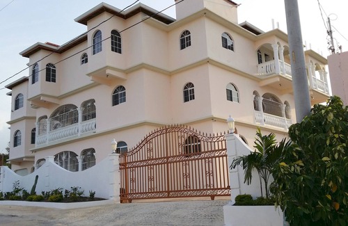 Duncans Villa | Affordable Authentic, Jamaican Getaway, Scenic Beaches and Popular Attractions.