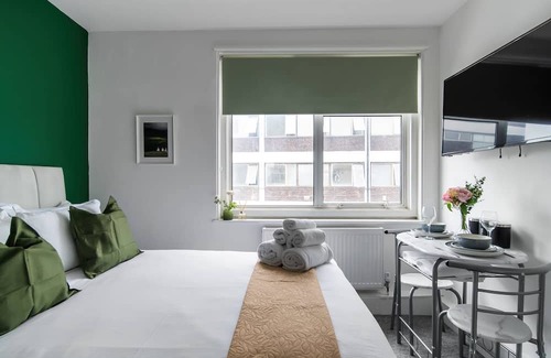 Southgate Apartment | Affordable En-Suite Studio Rooms in London, N14 4B