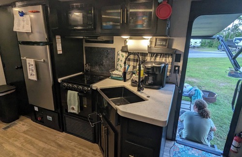 Foley House | Affordable family vacay. Pet friendly, cozy RV 30 minutes to beach
