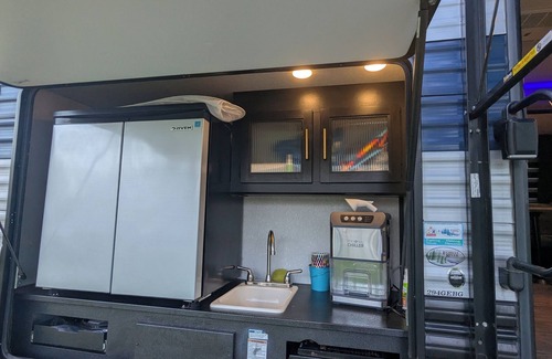 Foley House | Affordable family vacay. Pet friendly, cozy RV 30 minutes to beach