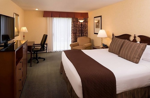 Tri-Cities Hotel | Affordable Getaway! Pet-Friendly Property, Free Parking, Onsite Pool