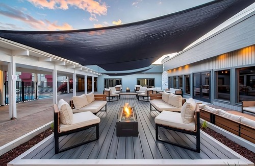 Tri-Cities Hotel | Affordable Getaway! Pet-Friendly Property, Free Parking, Onsite Pool