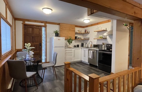 Selwyn Apartment | Affordable Lake-view golfers suite w/firepit, grill, close to parks & beaches