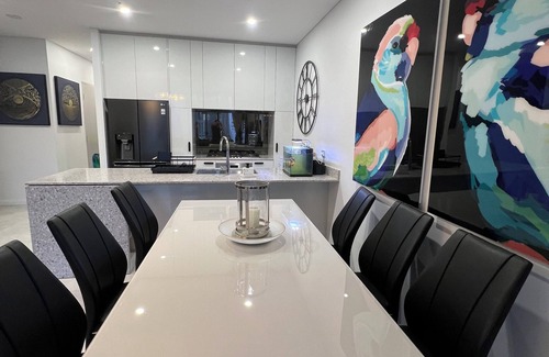 Zetland Apartment | Affordable luxury! 2 bedroom apartment in Mascot