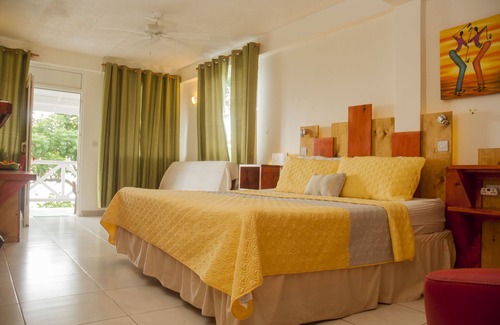 Picard Hotel | Affordable Luxury ⭐Pool⛱A/C☀️Breakfast w a View