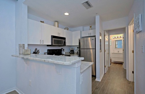 Historic Ybor Condo | Affordable modern luxury in YBOR City -Downtown Tampa - 10% Weekly Discount