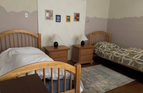 Upper Darby House | affordable nice room in the house on the superb of Philadelphia