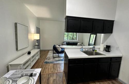 Rotterdam Apartment | Affordable Stay Near Proctors A5