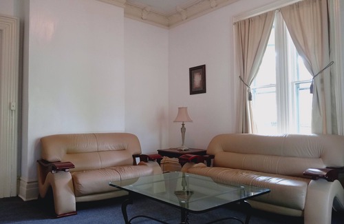 Plainfield Apartment | AFFORDABLE SUITE IN MINI MANION NEAR PUBLIC TRANSPORTATION AND SHOPPING DISTRIC