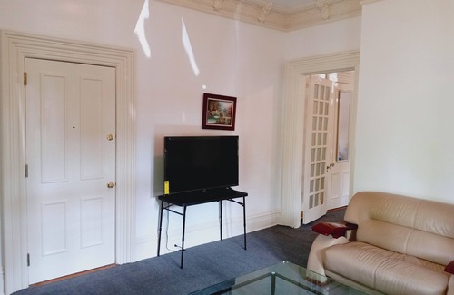Plainfield Apartment | AFFORDABLE SUITE IN MINI MANION NEAR PUBLIC TRANSPORTATION AND SHOPPING DISTRIC