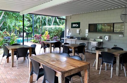 Smithfield Apartment | Affordable tropical stay with all meals - 1 bedroom unit