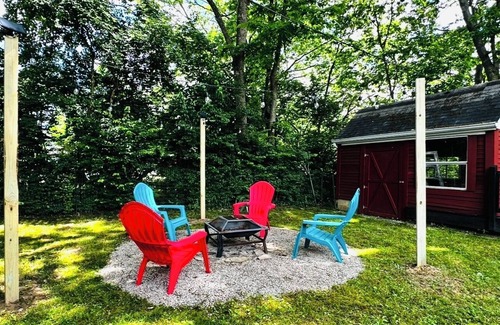 Williamsburg House | AFORDABLE & CHARMING HOME - Enjoy Urban Life & Nature! Hike, Bike, Shop & Dine!n