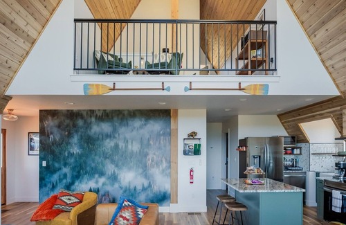 Chiloquin Cabin | Aframe|Mtn&Lakeviews|Hot Tub|Game Room|Stargazing