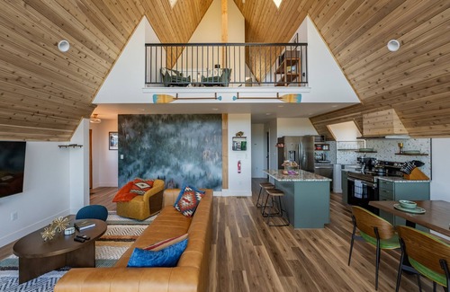 Chiloquin Cabin | Aframe|Mtn&Lakeviews|Hot Tub|Game Room|Stargazing