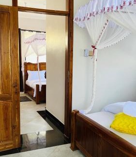Mto wa Mbu Hotel | African Jacana Inn and Camps
