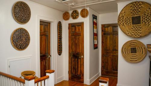 North Side Bed & Breakfast | African Oasis Luxury Inn at the Gallery