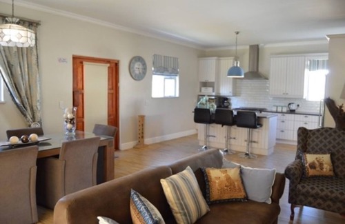 Durbanville Cottage | African Palm Cottage