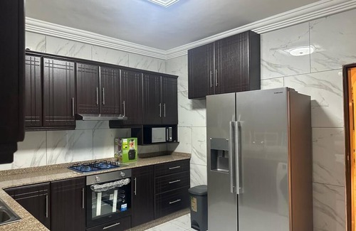 Freetown Apartment | After 5 Apartment 2, 3 spacious en-suite bedrooms