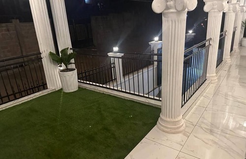 Freetown Apartment | After 5 Apartment 2, 3 spacious en-suite bedrooms