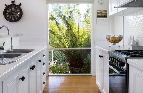 Daylesford House | Aggies Way - dog friendly with panoramic views