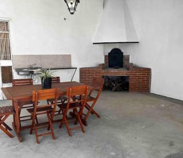 Graja de Iniesta House | Agradable casa con chimenea interior y barbacoa.