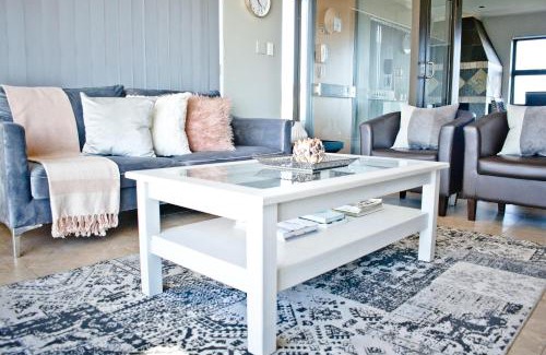 Aston Bay Apartment | Aguia-Vista Couples Haven, Views, Pool, Beach Walk
