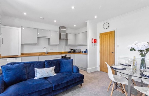 Hythe Apartment | Ahoy There! 2 bed apartment right by the sea