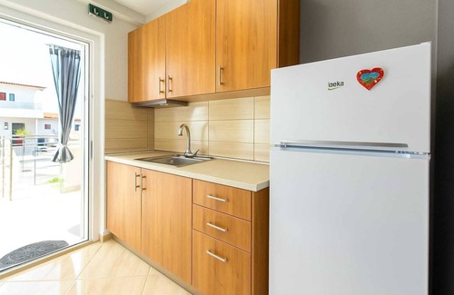 Asprovalta Apartment | Aigli Garden Hideaway, Haven Close to Vrasna Beach