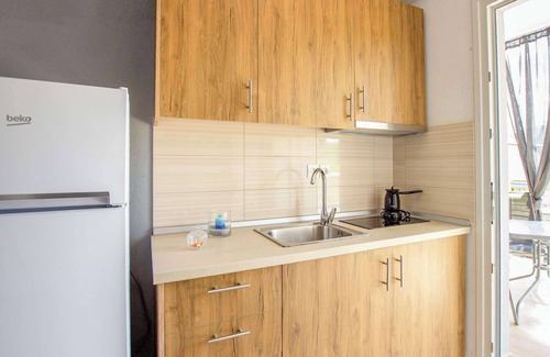 Asprovalta Apartment | Aigli Garden Hideaway, Haven Close to Vrasna Beach