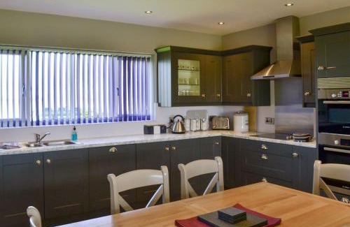 Lincoln House | Aimmee's Lodge - Ukc2203