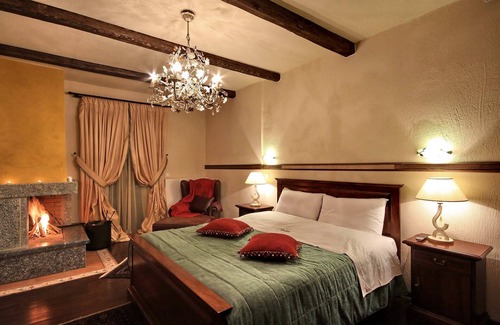 Vitina Hotel | Aiora Luxury Suites