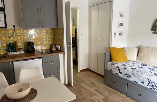 La Madrague Apartment | Air-conditioned studio 2 steps from the beach. Ideal for sea lovers.