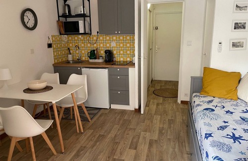 La Madrague Apartment | Air-conditioned studio 2 steps from the beach. Ideal for sea lovers.