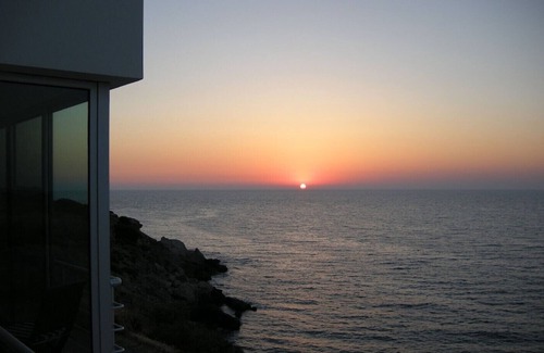 Kucukerenkoy Apartment | Air-conditioned Apartment As Close To The Sea As You Can Get