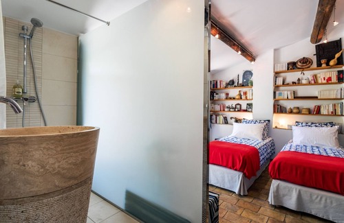 Grans Cottage | Air-conditioned B&B Provence Quiet Countryside Swimming pool Private SPA
