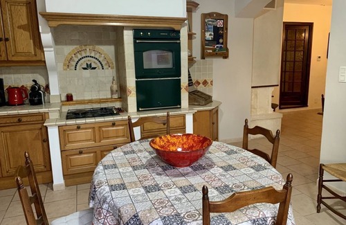 Boulbon House | Air-conditioned cottage at a farmer's farm producing fruit from olive trees