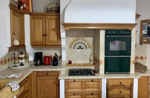 Boulbon House | Air-conditioned cottage at a farmer's farm producing fruit from olive trees