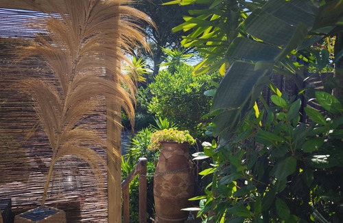 Gassin Apartment | air-conditioned enclosed private garden swimming pool parking wifi private estate near sea