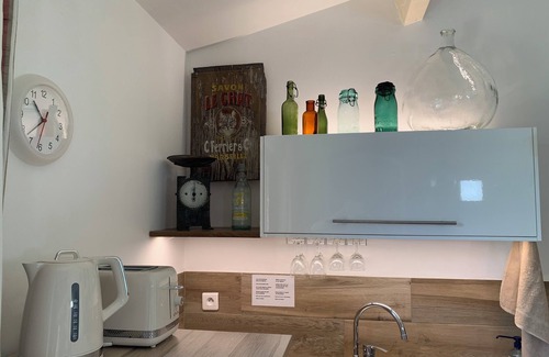 Ventabren Apartment | Air-conditioned flat garden & SPA + private parking countryside n calm, bright.