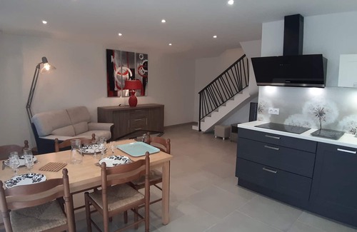 Othis Apartment | Air-conditioned gîte for 4 people, 2 bedrooms, near Senlis, Paris, Roissy, NEW