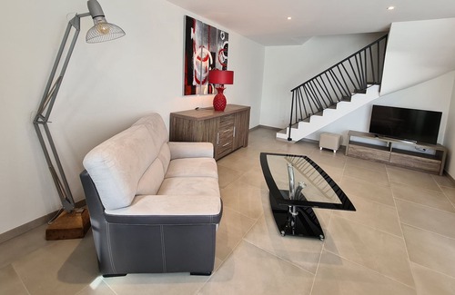 Othis Apartment | Air-conditioned gîte for 4 people, 2 bedrooms, near Senlis, Paris, Roissy, NEW