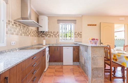 Zahora House | Air-Conditioned Home Close to the Beach with Pool, Terrace, Garden & Wi-Fi