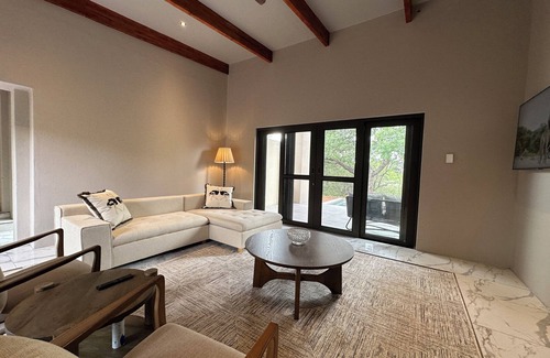 Hoedspruit Villa | Air conditioned large 3 bedroom Villa with private pool.