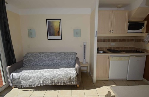 Rouret House | Air-conditioned Maison with Terrace, Sleeps 5, WiFi, Parking