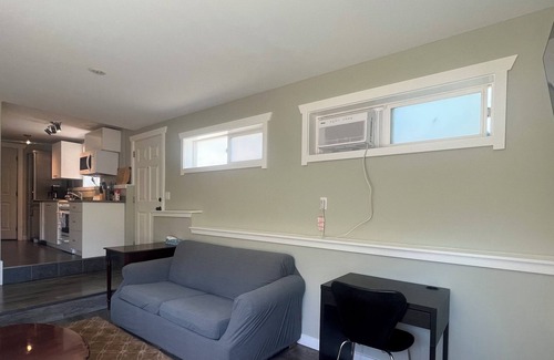 Sooke House | Air conditioned! Queen Suite Sleeps 1-4 guests with BBQ, Laundry, coffee, cream
