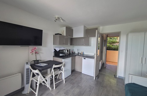 La Nartelle Apartment | Air-conditioned studio, terrace, garden, swimming pool, beach 300 metres Ste Maxime Var83
