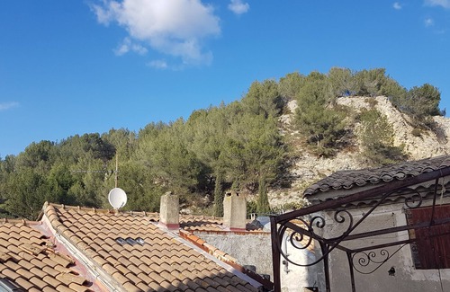 Boulbon House | Air-conditioned stone village house with large terrace