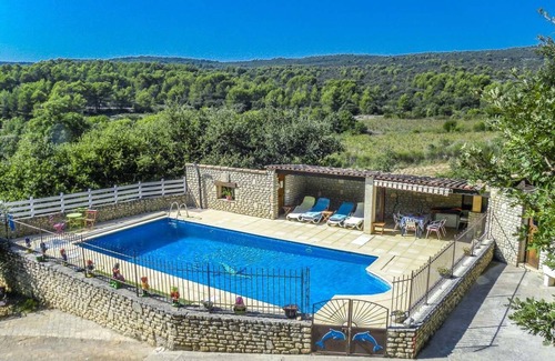 Lioux House | Air-conditioned villa in the Luberon countryside, with fenced pool, pets allowed (2).