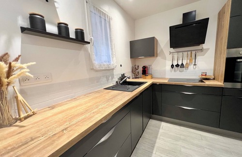 Seillans Apartment | Air-conditioned village house with video projector in the heart of Seillans